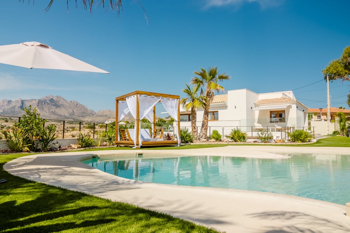 Private villa in Lanzarote with pool and volcanic views